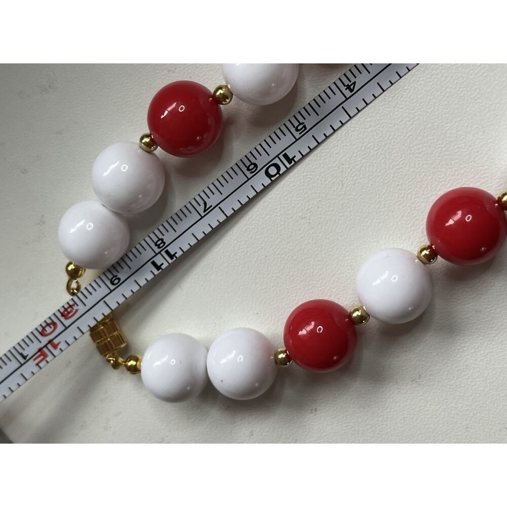 22” Vintage Red Irregular Shaped Bead White Round Bead Gold Tone Necklace - Picture 5 of 5